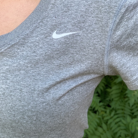 Ladies Nike Dri-Fit, running / athletic shirt.  Size small. - Picture 5 of 5